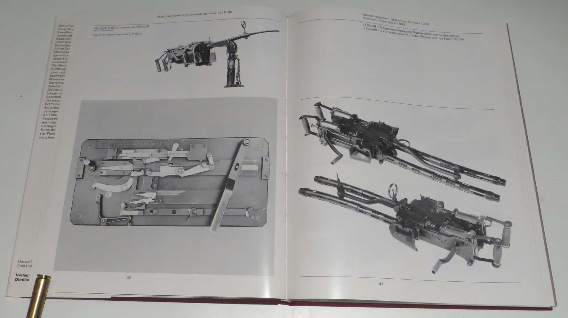 Links: Vom Flugzeug auf den Boden - Flieger Mg 29 umgebaut als Flab Mg 38 und Instruktionsmodell zum Flieger Mg 29. Rechts das Flieger Mg 29 in Doppelausführung.