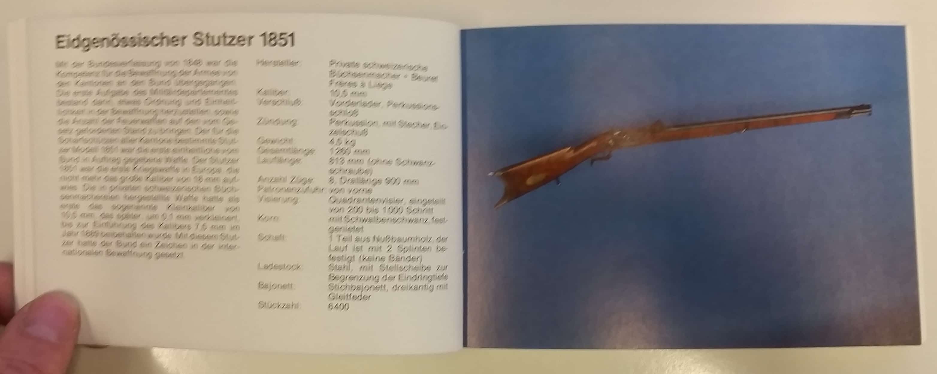 Die Unschärfe ist dem Foto geschuldet - der Stutzer ist eines der vier Farbfotos.