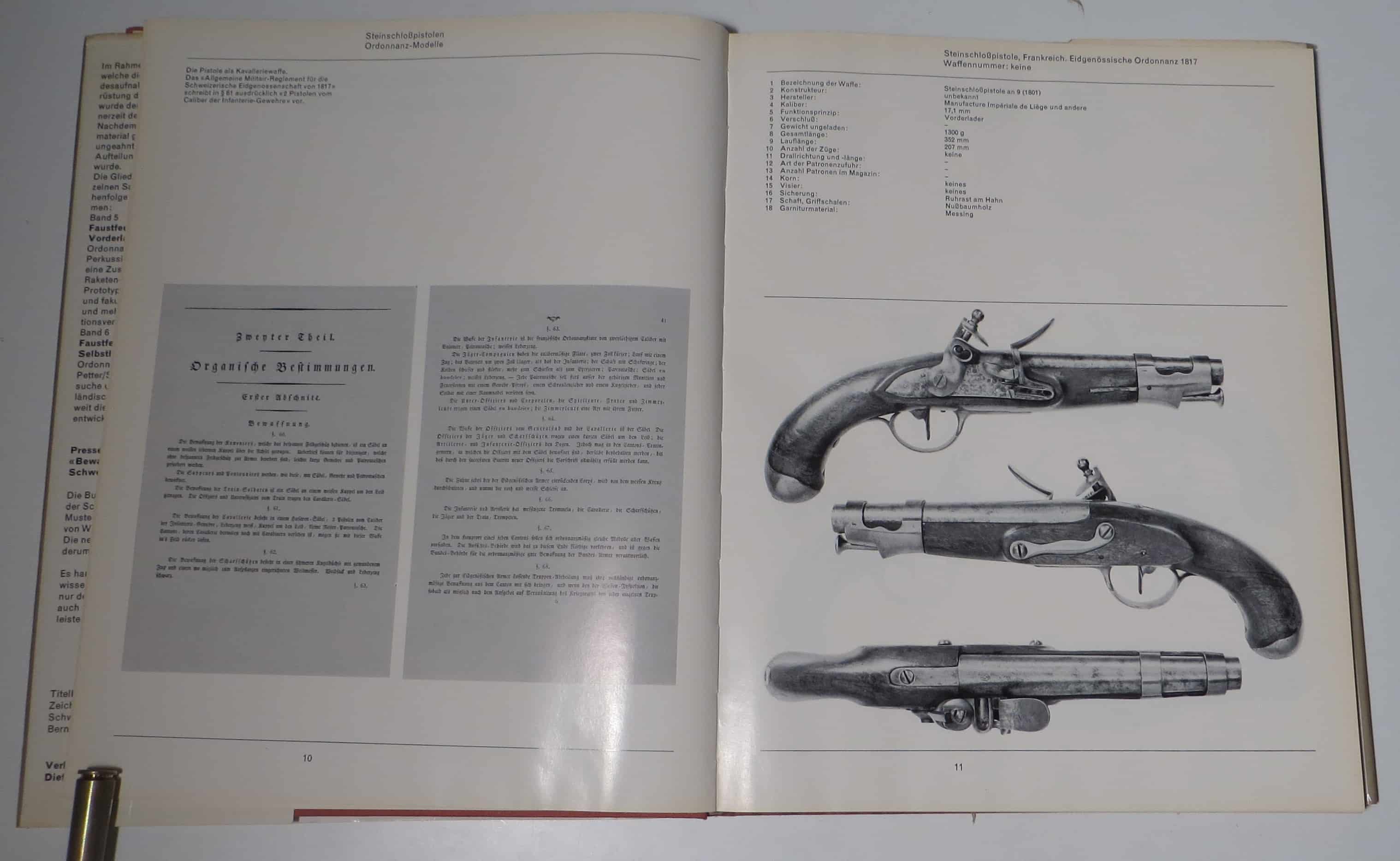 Steinschlosspistole an 9 von 1801 - also sehr lange her. Links Bestimmungen vom "Allgemeinen Militär-Reglement für die Schweizerische Eidgenossenscahft von 1817".