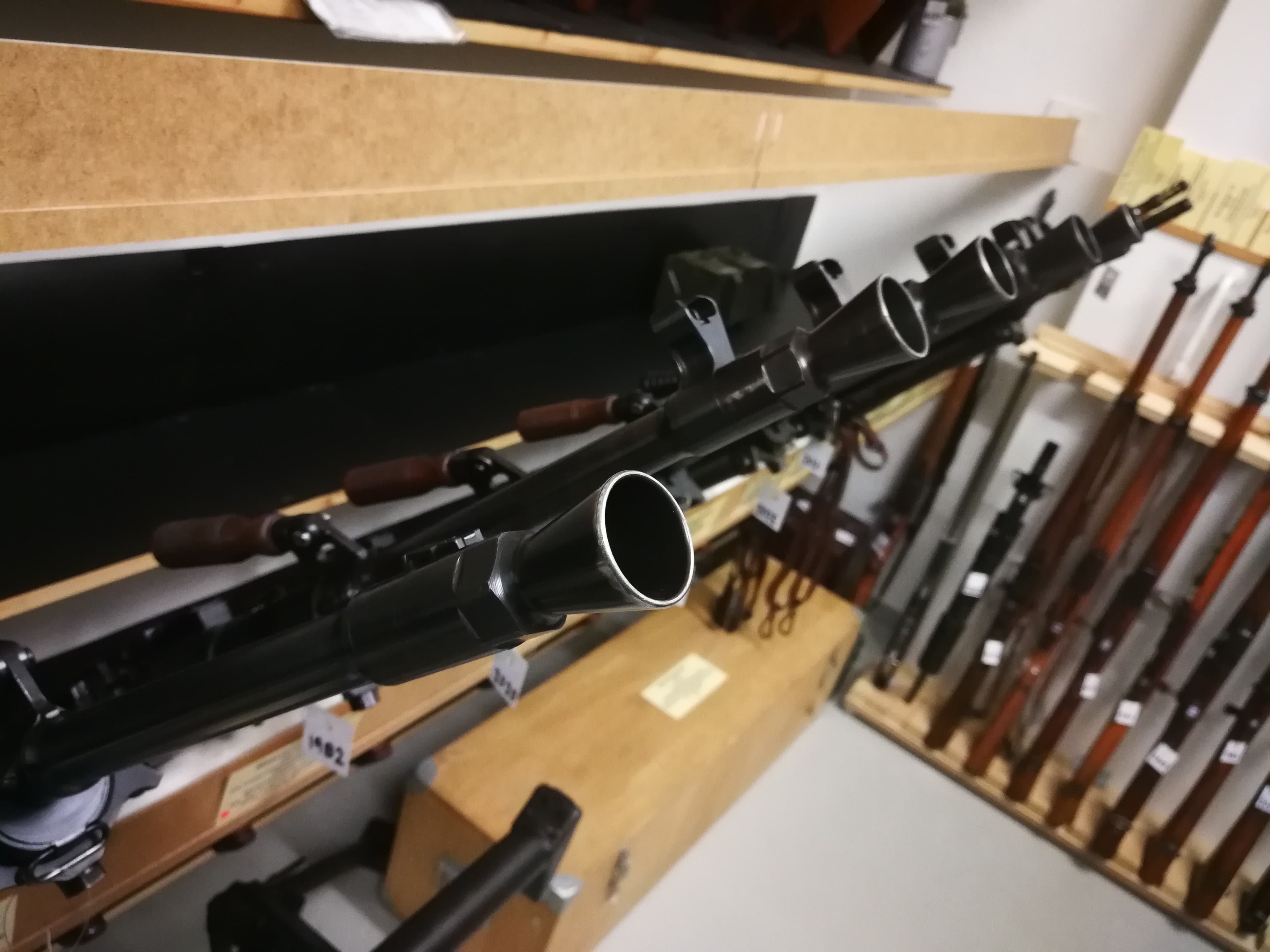 Diese trichterförmigen Mündungen waren zu dieser Zeit weit verbreitet bei MGs.
