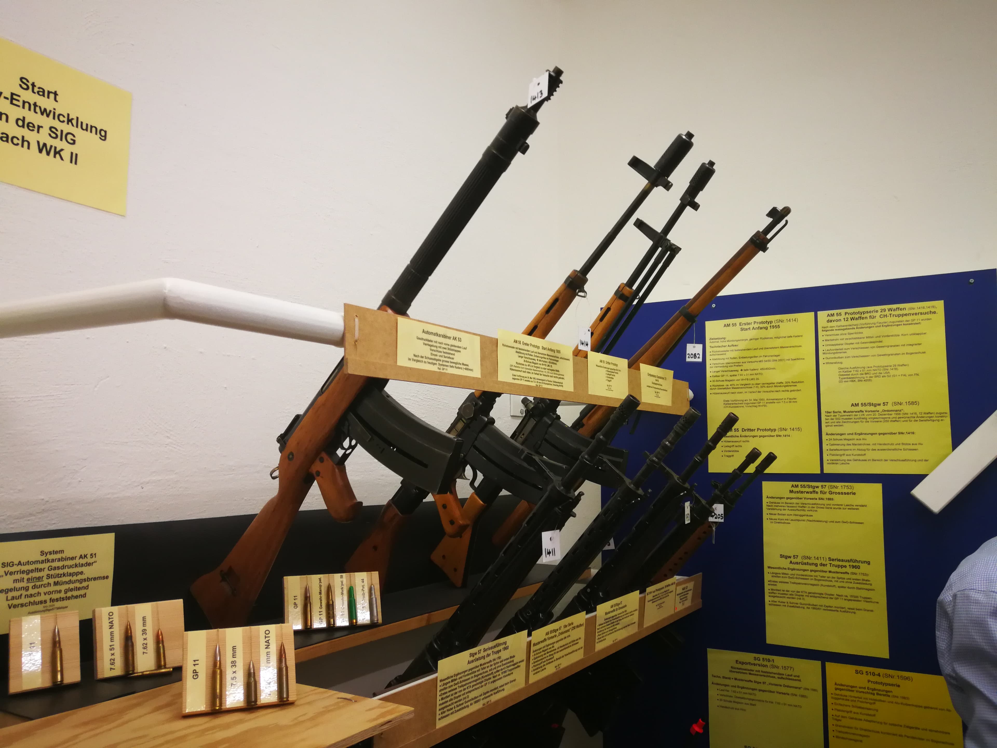 AK53 und AM55, die "Schweizer Kalaschnikovs", notabene anfang 50er-Jahre.
