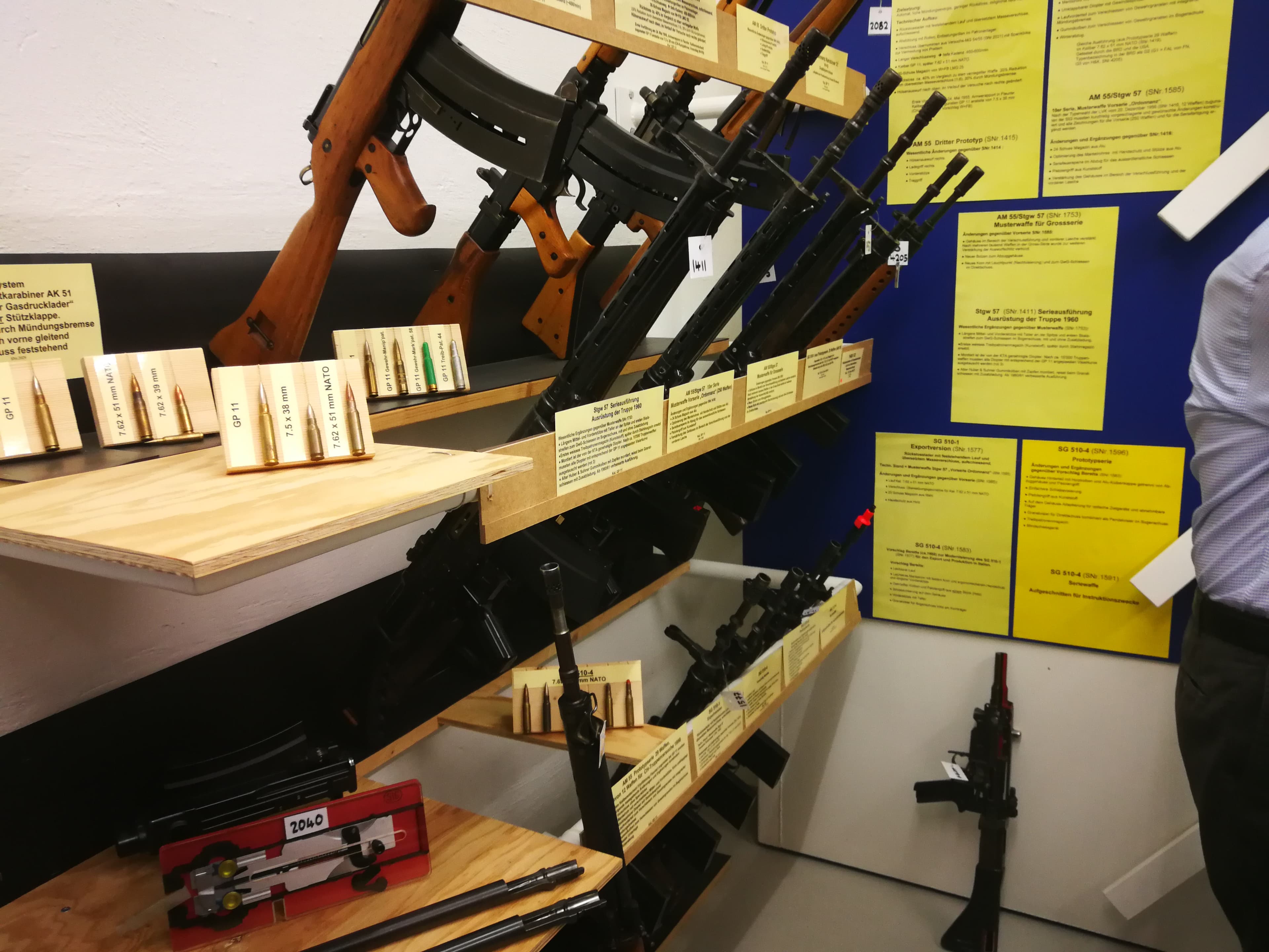 Unter den AKs und AMs, wozu alles geführt hat: Das Stgw57.
