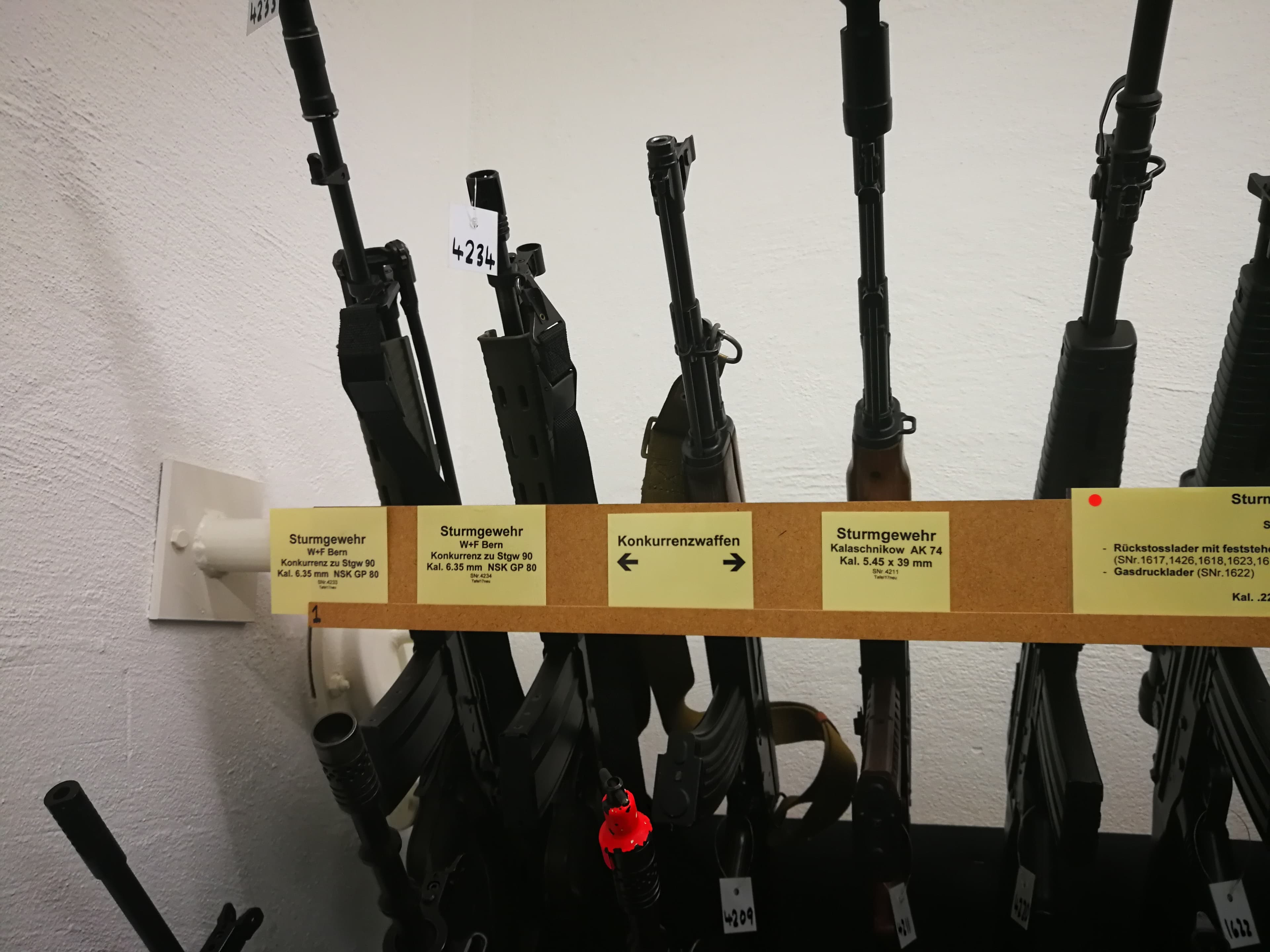 Hier die Konkurrenz etwas näher betrachtet.
