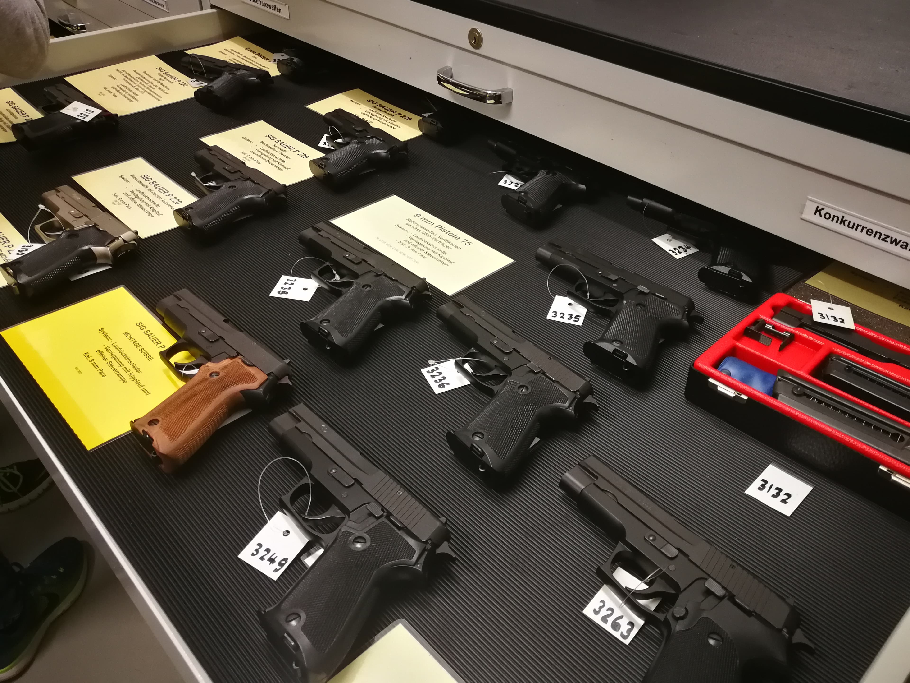 Selbe P220, andere Perspektive.
