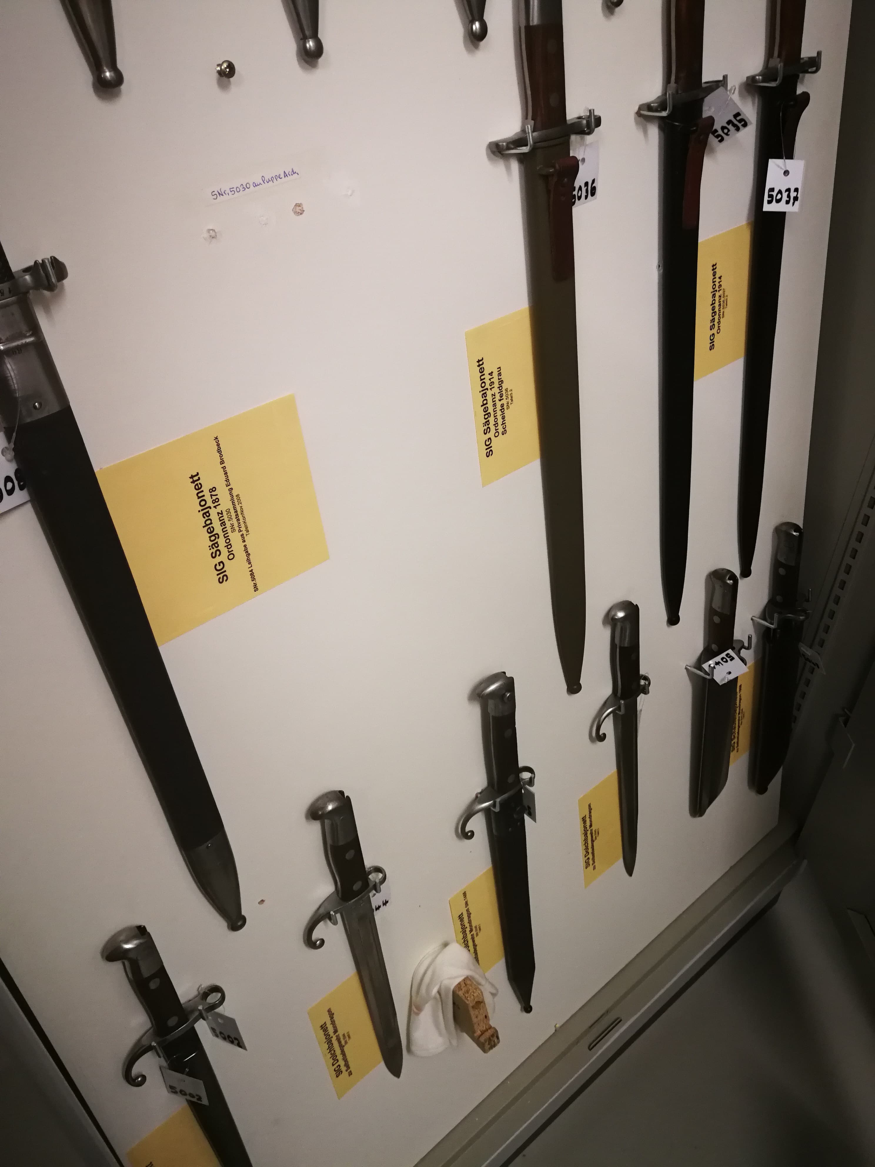 ...und einiger Bajonette.
