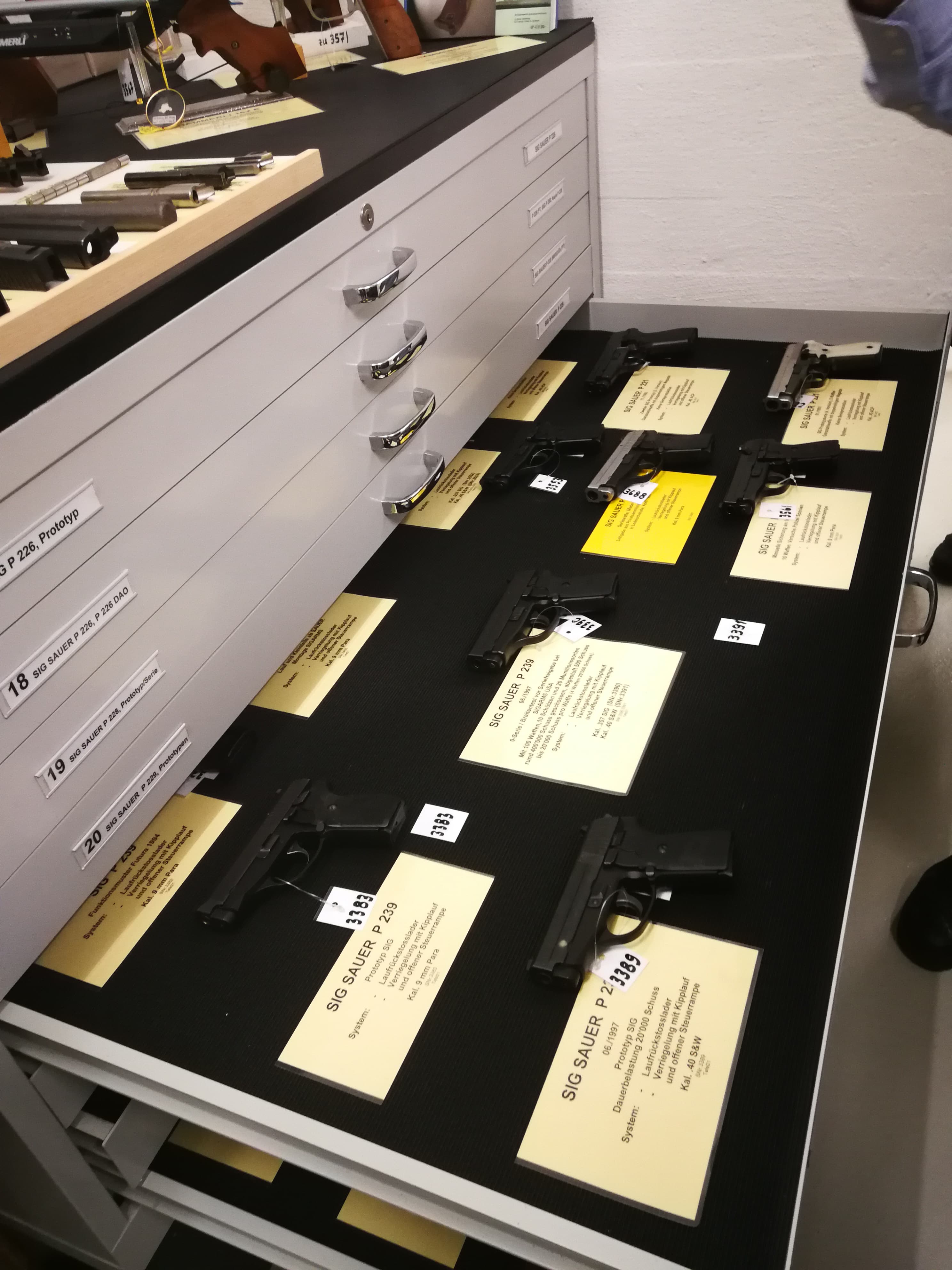 Modelle der SIG P239.
