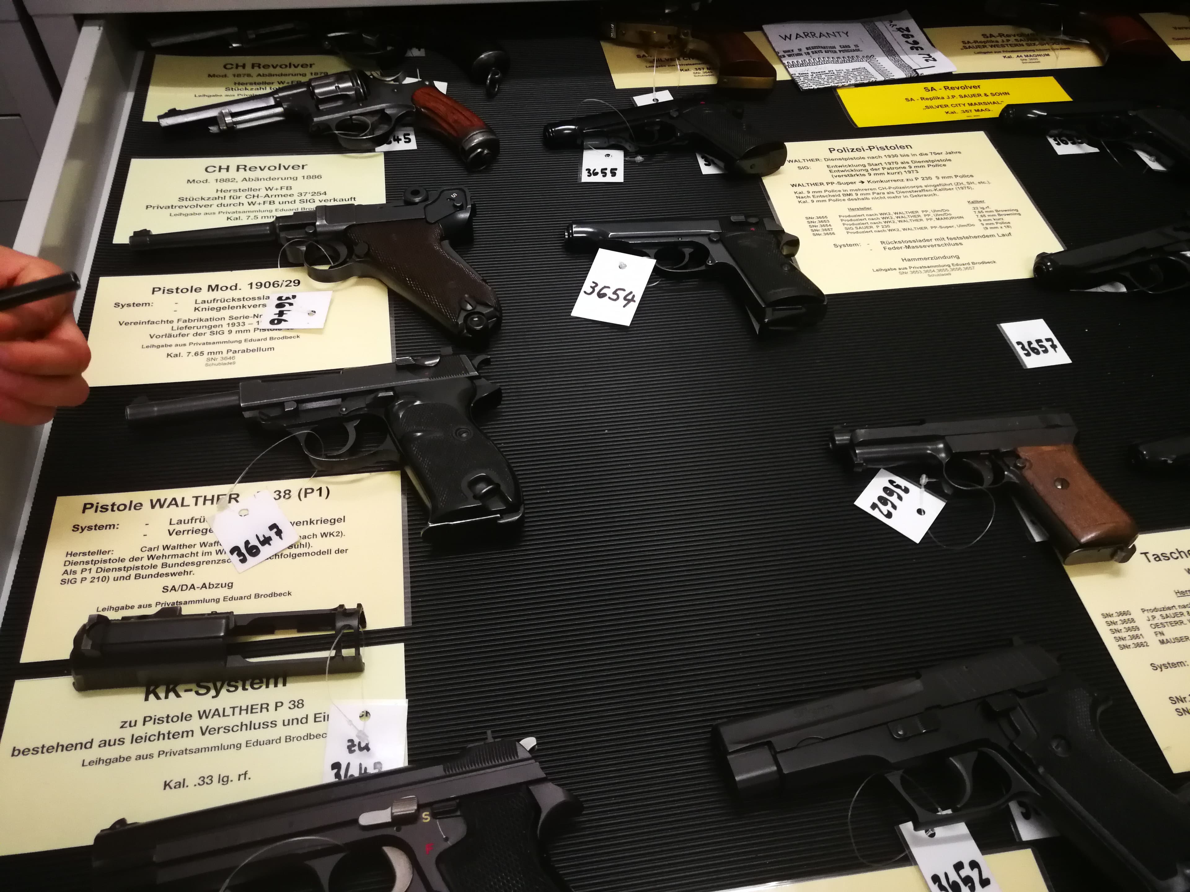 Etwas unaufgeräumt; Konkurrenzwaffen von Walther, Mauser, DWM, W+F, etc.