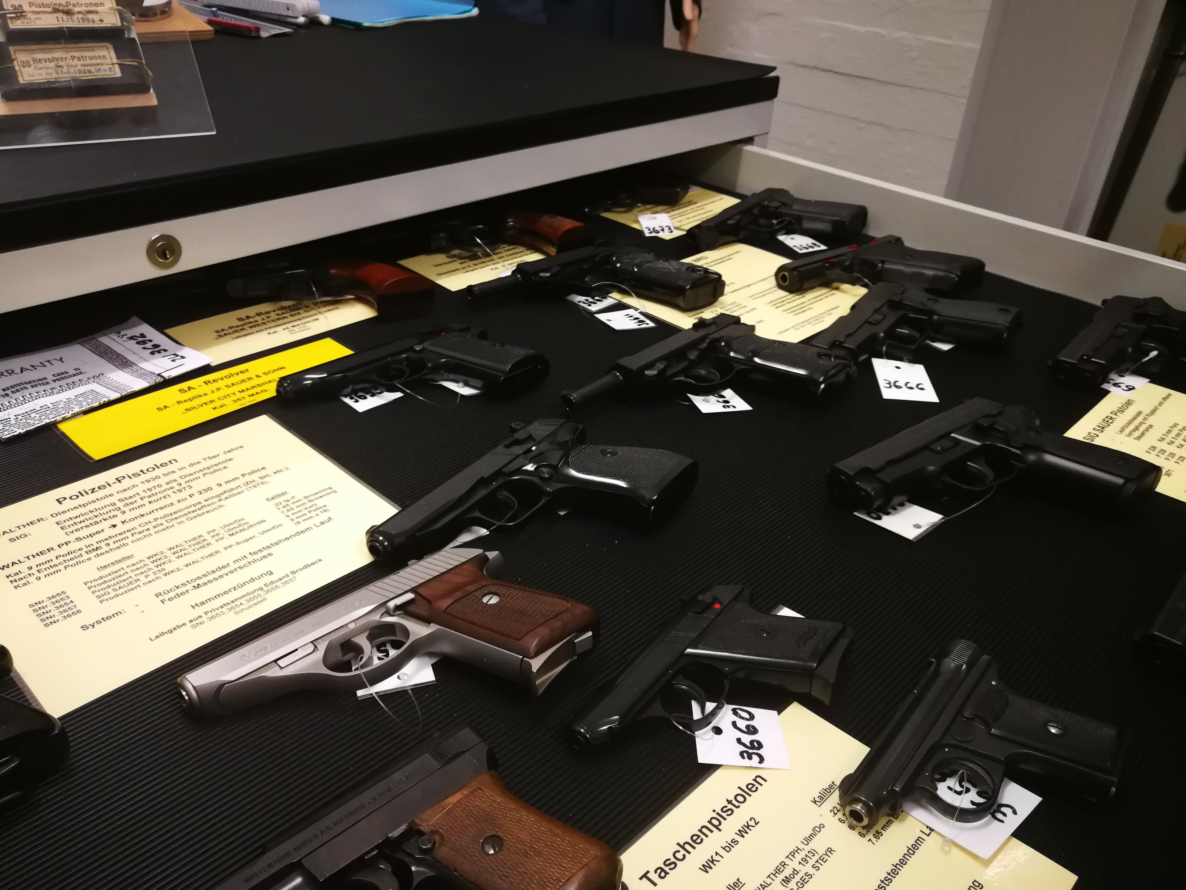 Mehr Konkurrenzwaffen.